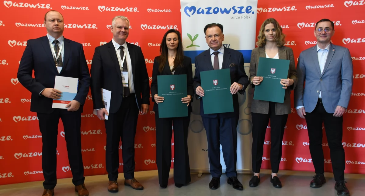 Umowa o współpracy samorządu województwa mazowieckiego, m.st. Warszawy i Polskiego Alarm Smogowego podpisana. Fot. Michał Słaby