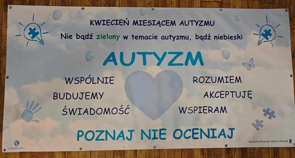 Rodzina, Otwock Niebieskim Światowy Dzień Autyzmu - zdjęcie, fotografia