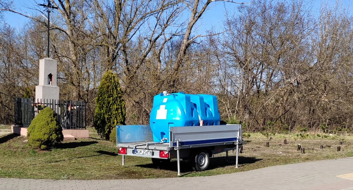 Wodę z beczkowozów przed spożyciem należy przegotować. Beczkowóz w Wólce Mlądzkiej