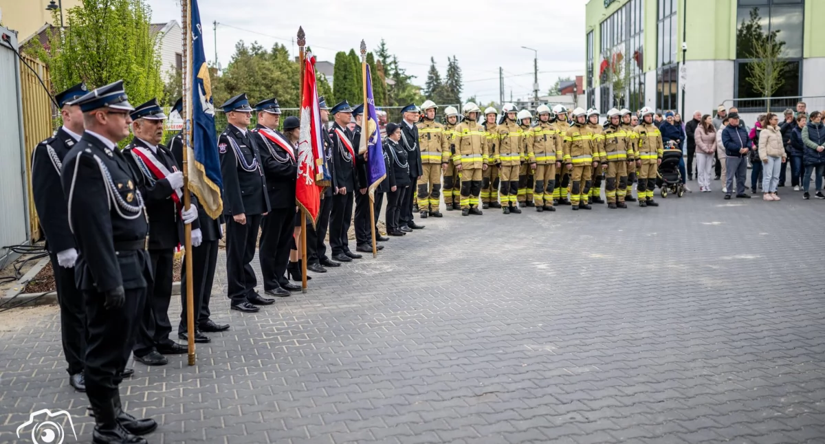 Uroczystość przekazania wozu strażakom OSP Karczew. Fot. Piotr Tabencki/UM Karczew