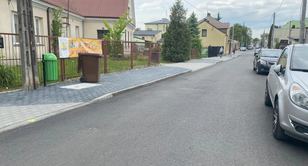 Nowy asfalt i chodniki na ul. Bielińskiego w Karczewie