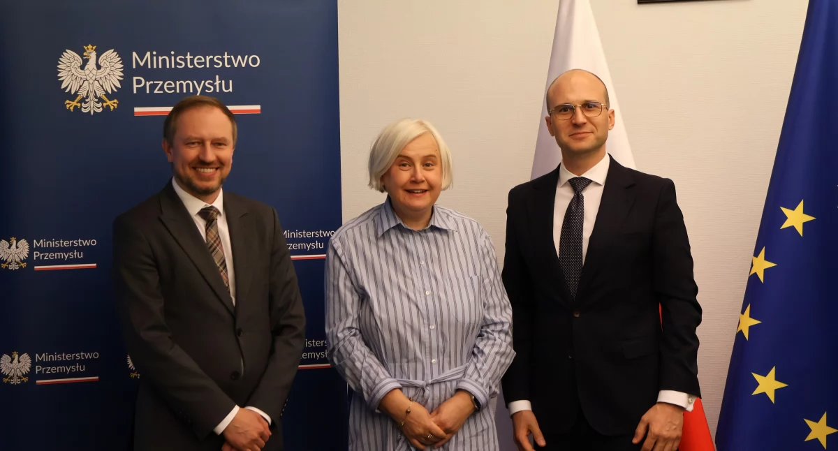 Od prawej: prof. Jakub Kupecki, minister przemysłu Marzena Czarnecka. Fot. gov.pl