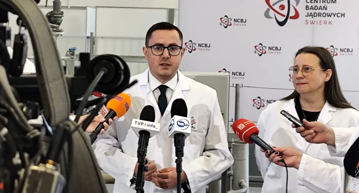 Minister energii i dyrektor NCBJ. Fot. https://www.facebook.com/MPgovpl