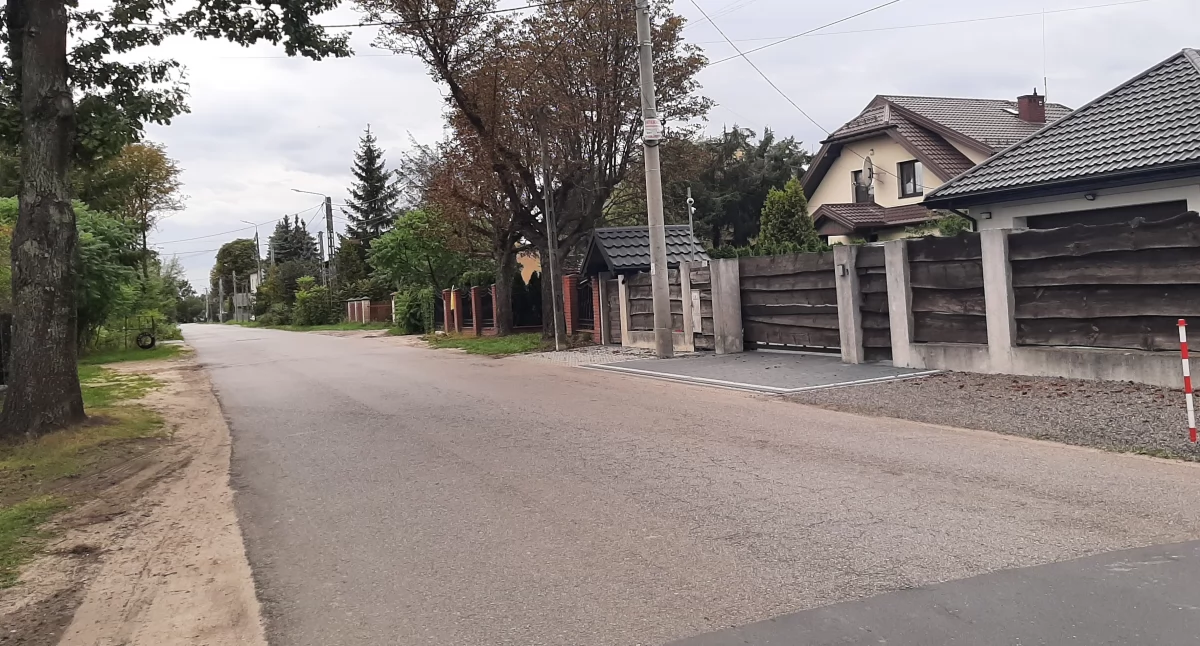 Droga powiatowa przez Jatne oczekująca na przebudowę. Fot.  archiwum