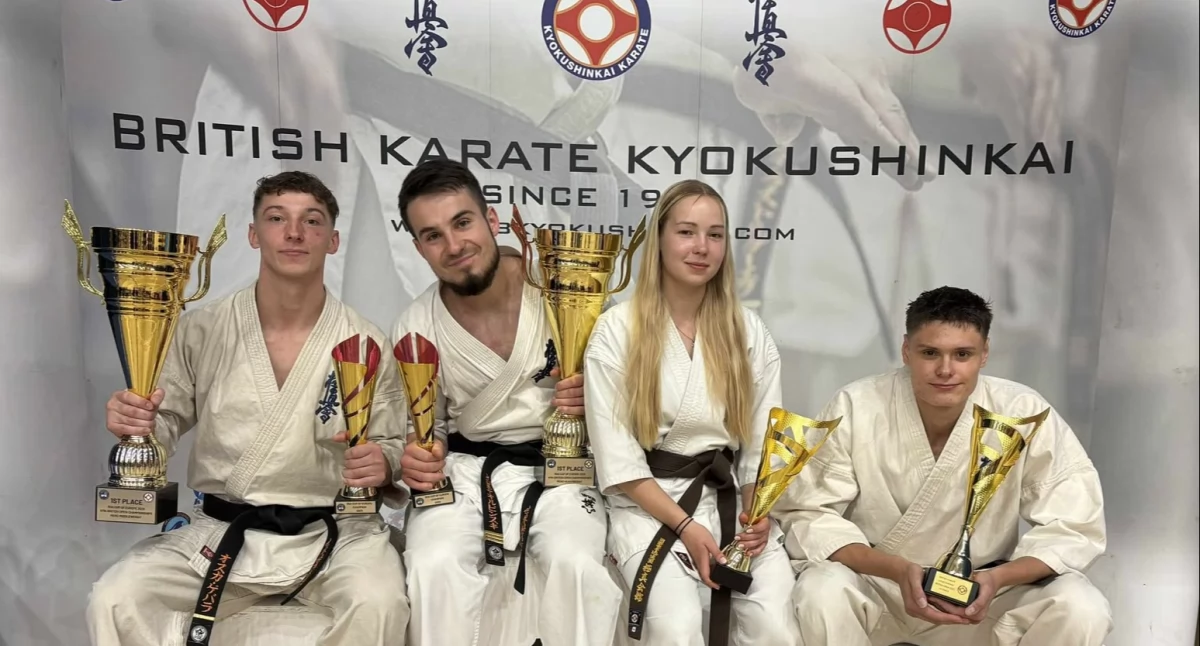 Na zdjęciu od lewej: Oskar Gębala, Szymon Olpiński, Amelia Sieradzka i Aleks Wadych. Fot. KSW Bushi