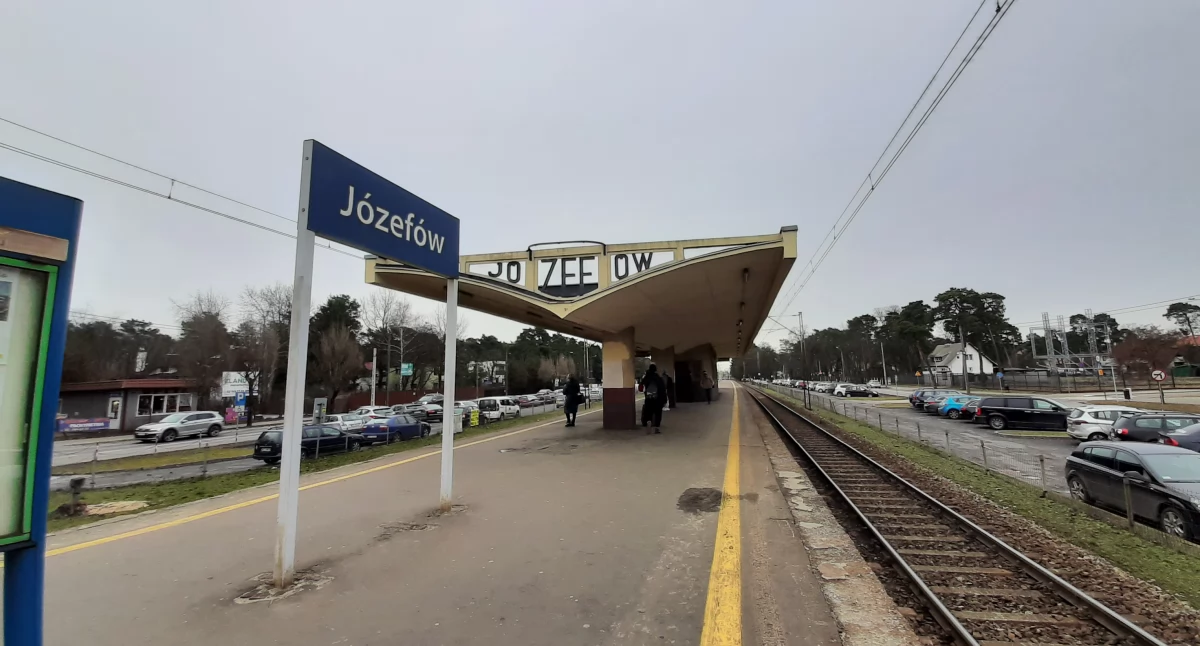 Na zdjęciu przystanek PKP Józefów. Fot. archiwum