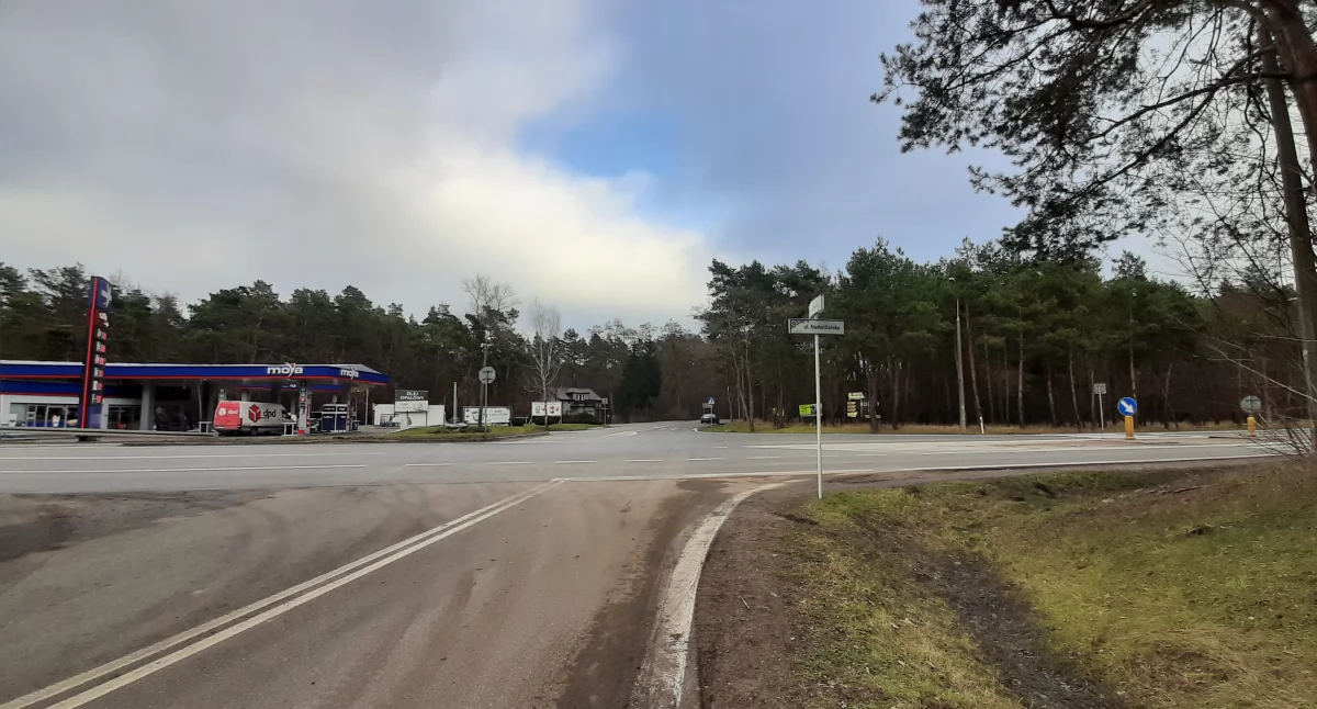 Na skrzyżowaniu ul. Nadwiślańskiej z Górczewską w Józefowie będzie sygnalizacja świetlana. Fot. archiwum