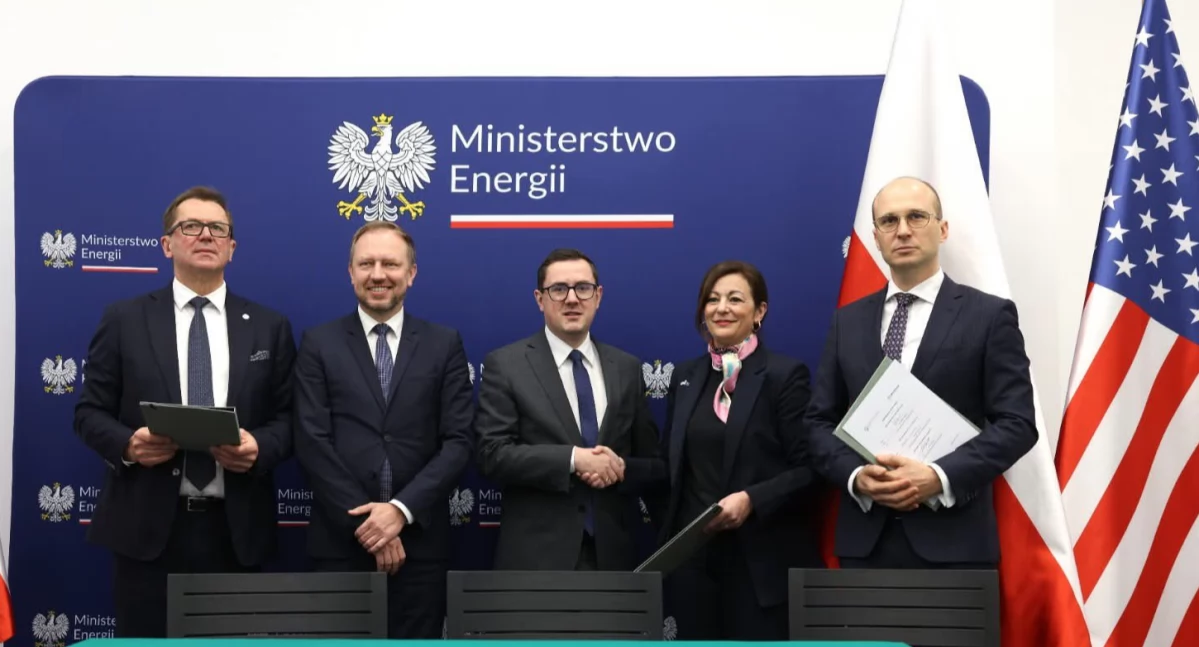 Podpisanie umowy w ministerstwie. Fot. gov.pl