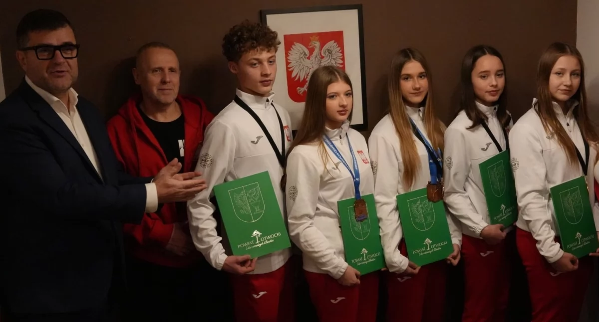 Nagrodzeni zawodnicy Akademii Karate Otwock – ADSW Jissenkan. Fot. FB.com/ADSWJissenkan