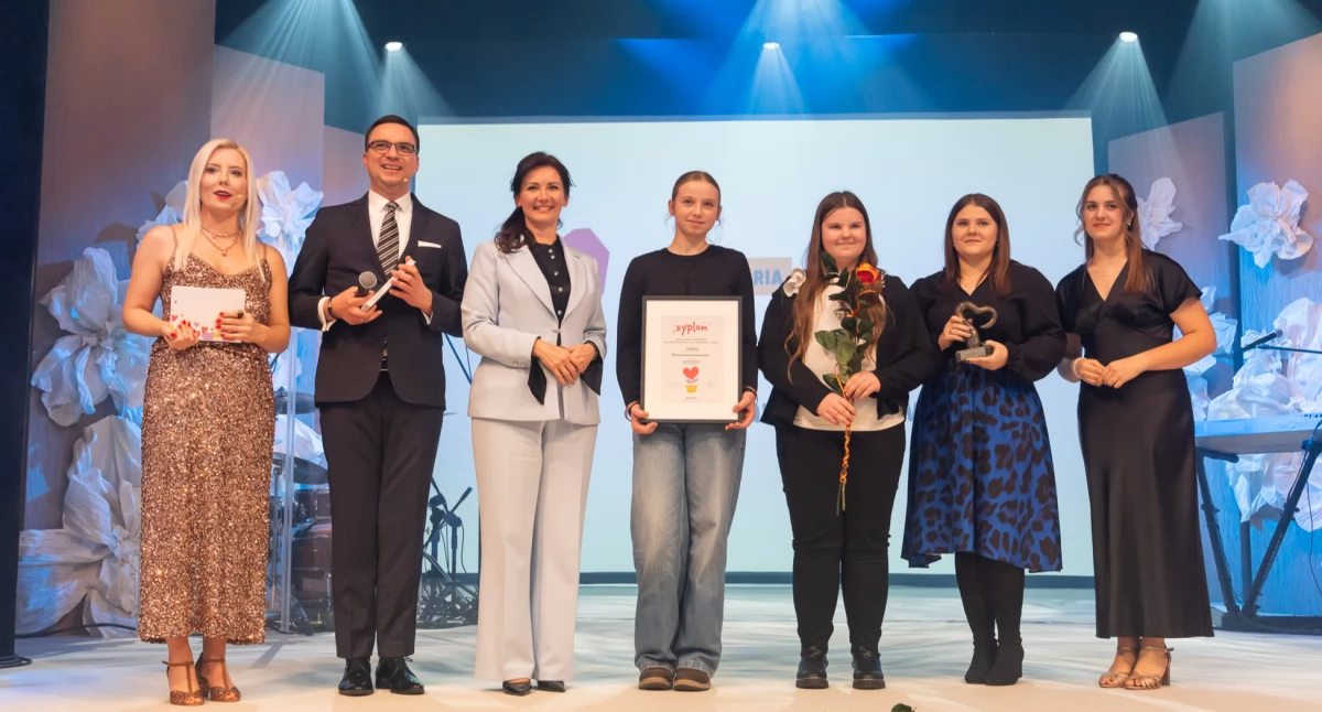 Przedstawicielki Wolontariatu z SP4 w Otwocku podczas gali. Fot. UMWM