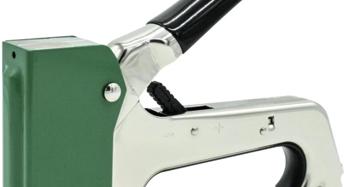 Tekst sponsorowany, Zszywacze tapicerskie małe narzędzie wielka pomoc - zdjęcie, fotografia