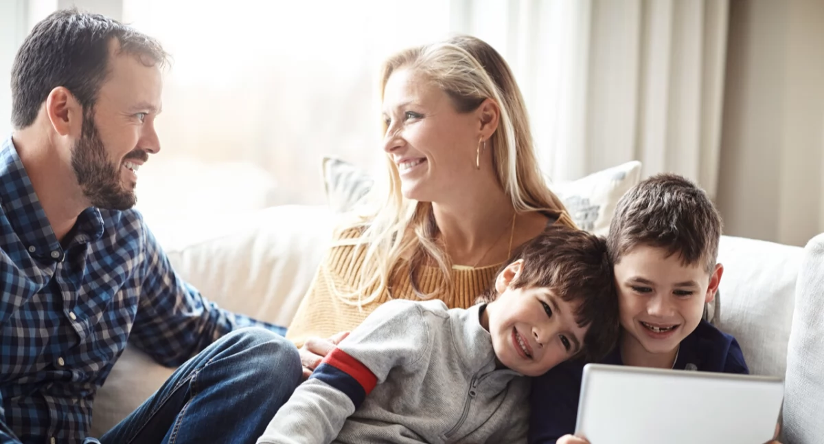Tekst sponsorowany, Rozmowa zamiast wspierać dziecko codziennych sytuacjach - zdjęcie, fotografia