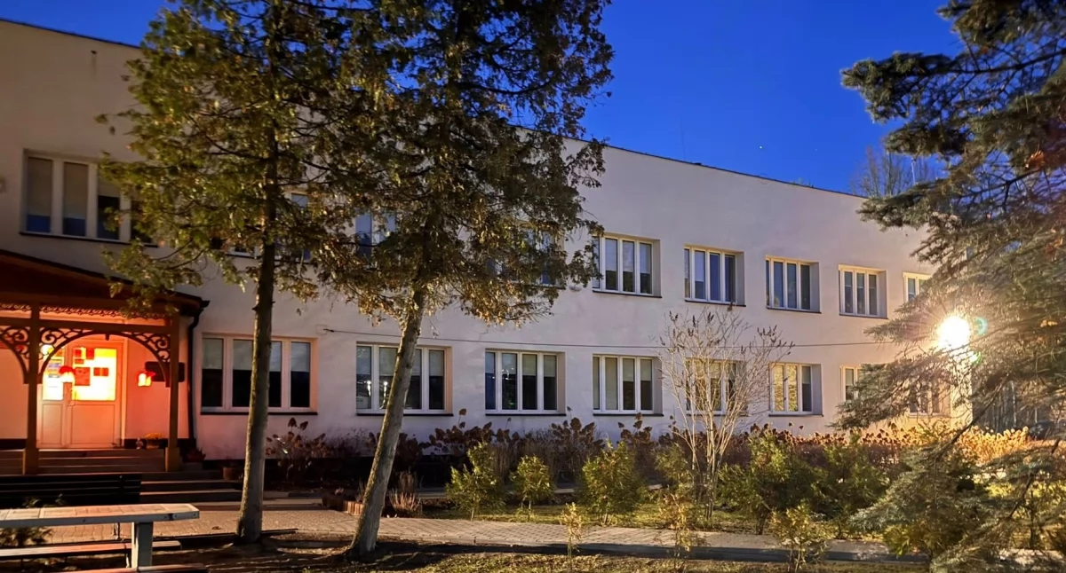 Szkoła Podstawowa nr 9 im. Jana Pawła II w Otwocku. 