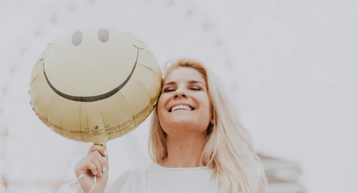 Tekst sponsorowany, Przewodnik koronach zębowych kiedy rozważyć wybór warto wiedzieć - zdjęcie, fotografia