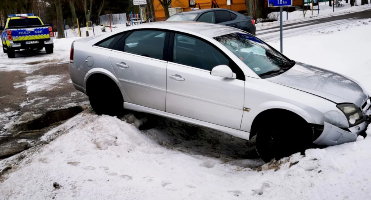 Kronika kryminalna, Pościg gminie Osieck Pijany kierowca promilami uciekał przed policją - zdjęcie, fotografia