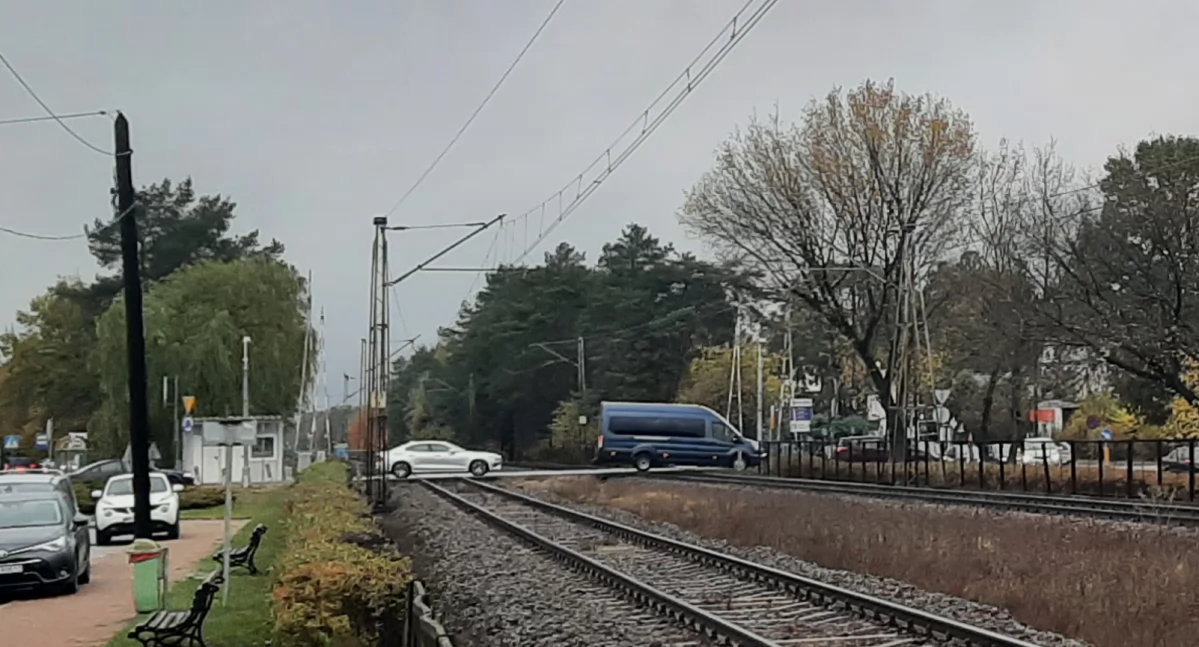 Przejazd przez tory przy stacji PKP Józefów będzie czynny przez cały czas budowy. Fot. archiwym