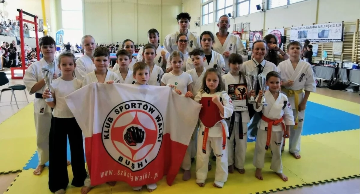 Karate, złotych medali Bushi Karatecy Józefowa wicemistrzami drużynowo Górze Kalwarii - zdjęcie, fotografia