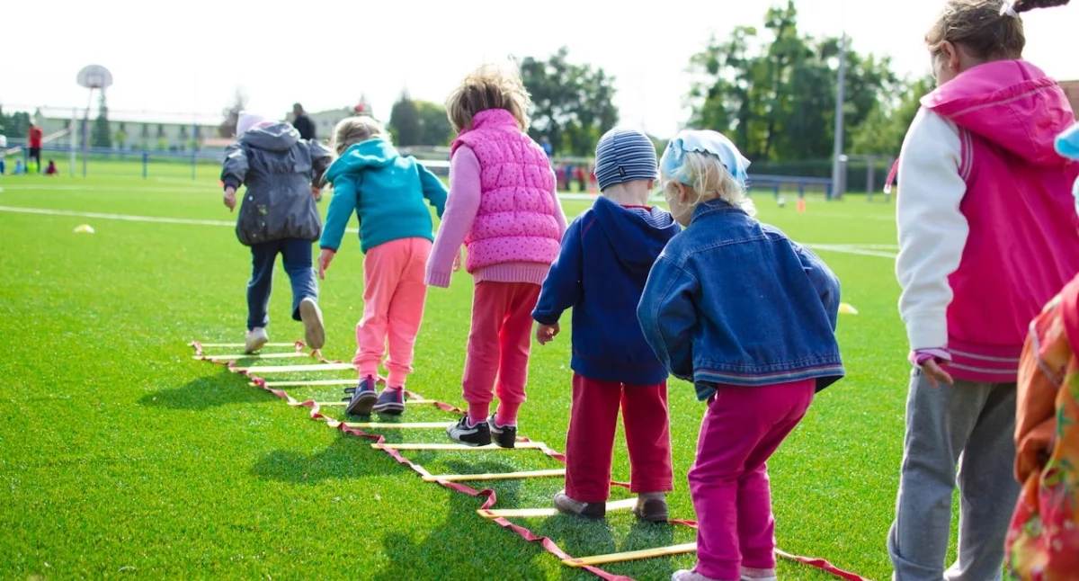 Edukacja - nauka, Dlaczego obóz letni dzieci więcej wakacje - zdjęcie, fotografia
