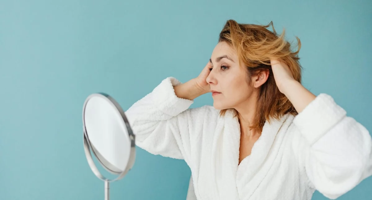 Tekst sponsorowany, Wypadanie włosów kompleksowe spojrzenie przyczyny rozwiązania - zdjęcie, fotografia