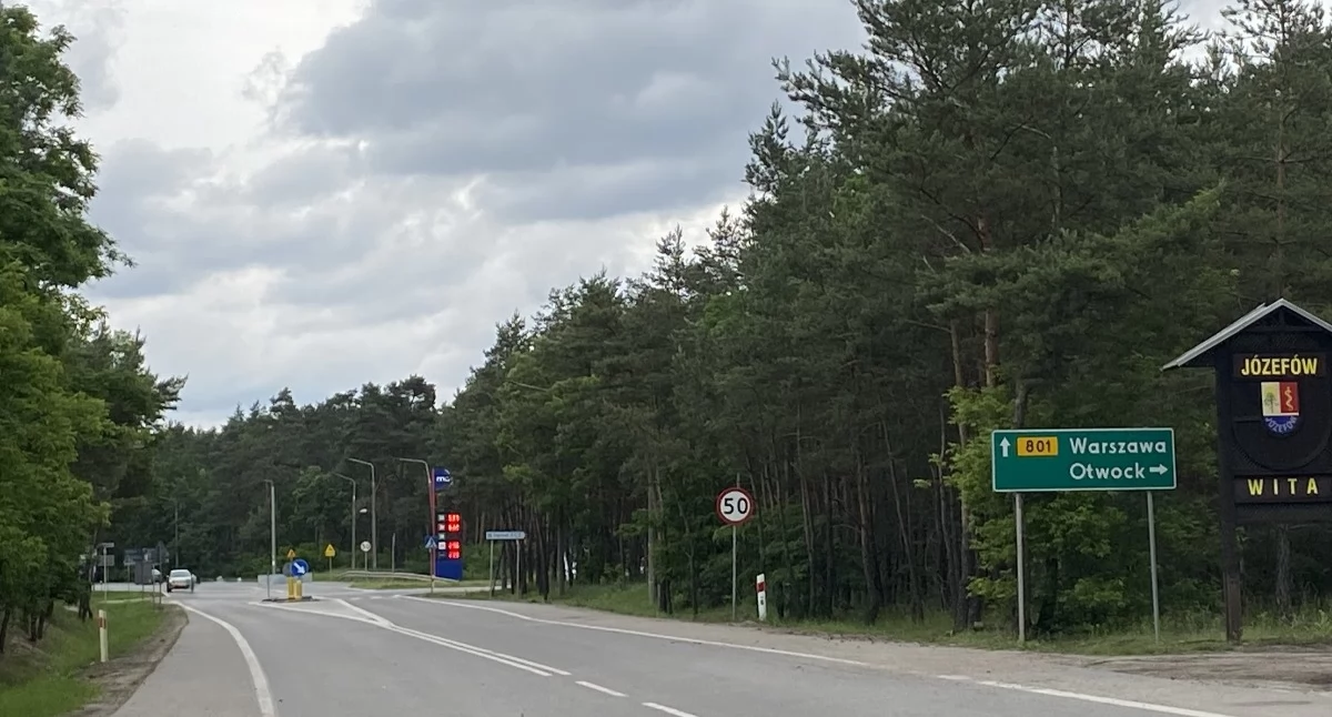 Na ruchliwych skrzyżowaniu DW801 z Górczewską w Józefowie będą wkrótce światła. Fot. archiwum