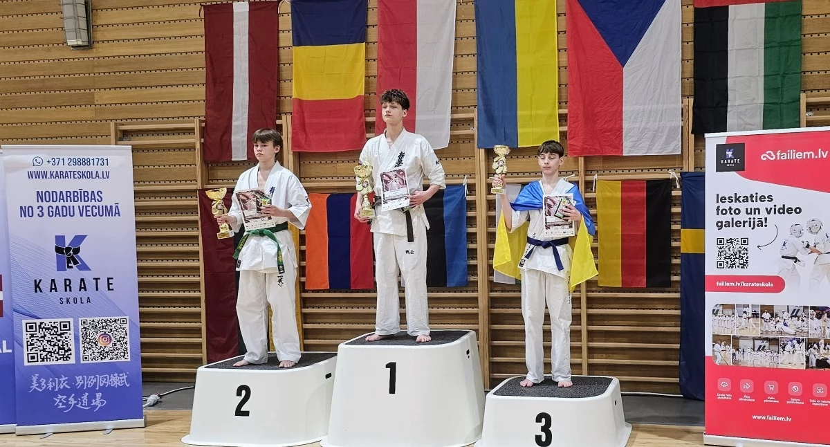 Błażej Polak na najwyższym stopniu podium turnieju na Łotwie. Fot. KSW Bushi