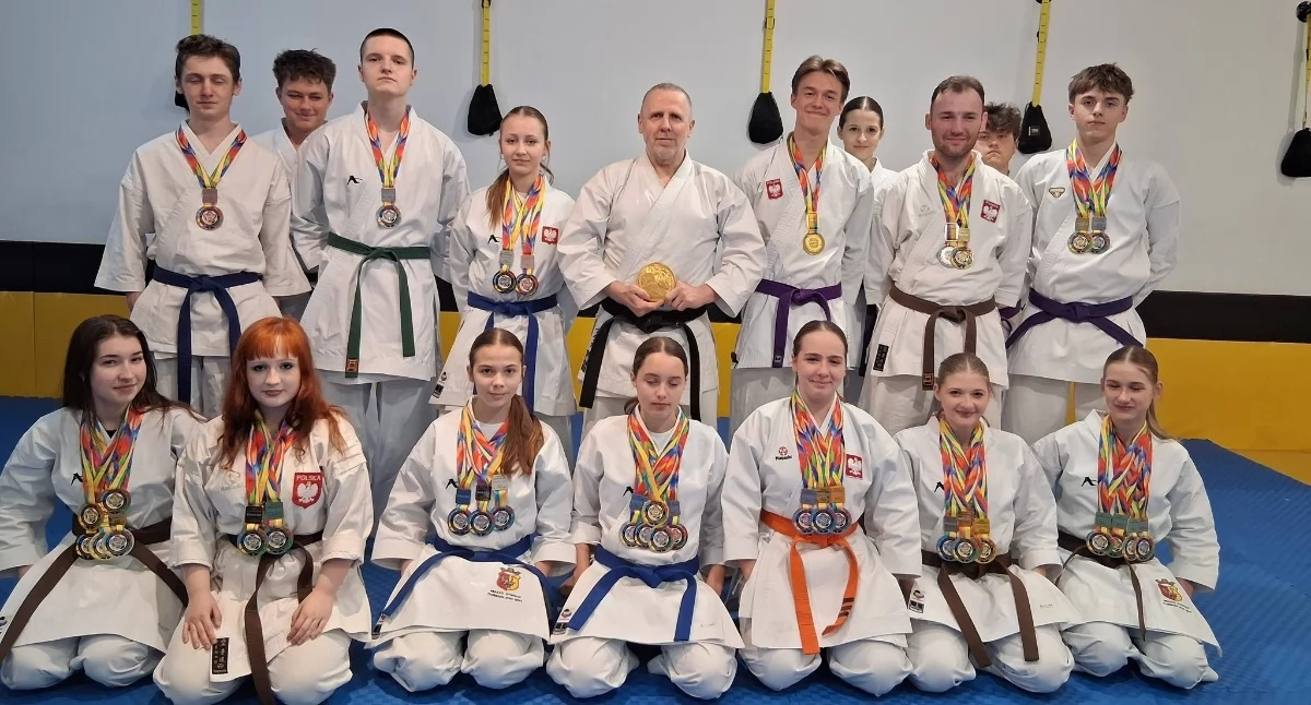 Ekipa Akademii Karate Otwock z medalami Mistrzostw Świata WKA. Fot. ADSW Jissenkan