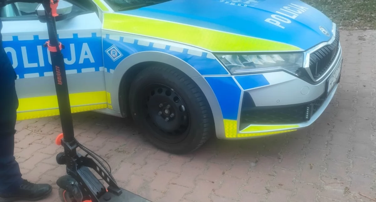 Bezpieczeństwo, Mandaty użytkowników hulajnóg rowerów elektrycznych  Otwocka policja skontrolowała osoby - zdjęcie, fotografia