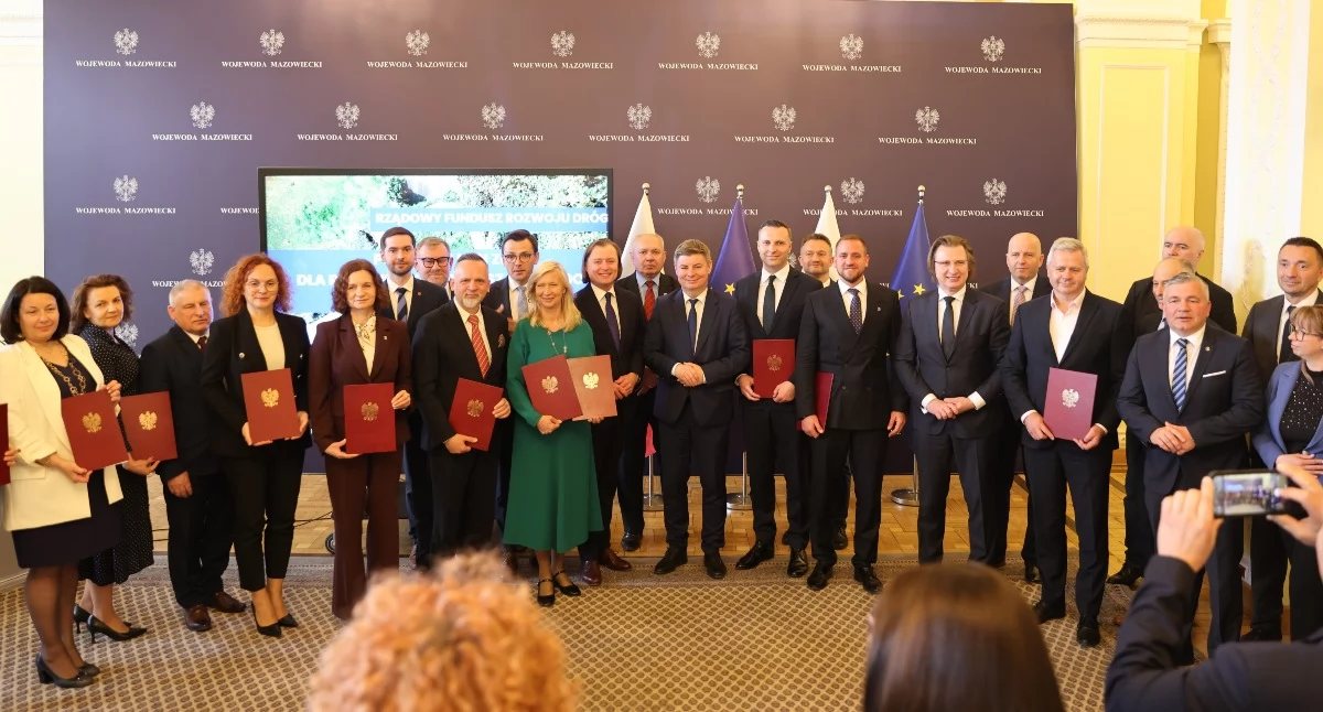 Podpisanie umów w Urzędzie Wojewódzkim w Warszawie. Fot. www. gov.pl