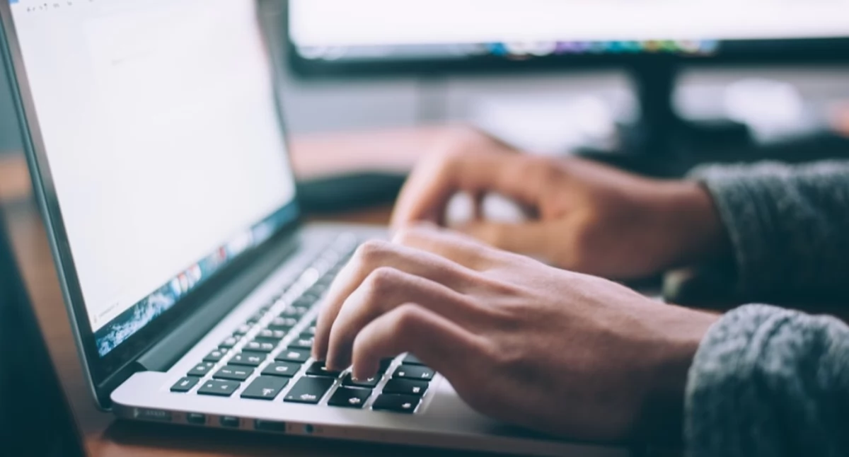 Tekst sponsorowany, operat szacunkowy online prawną - zdjęcie, fotografia
