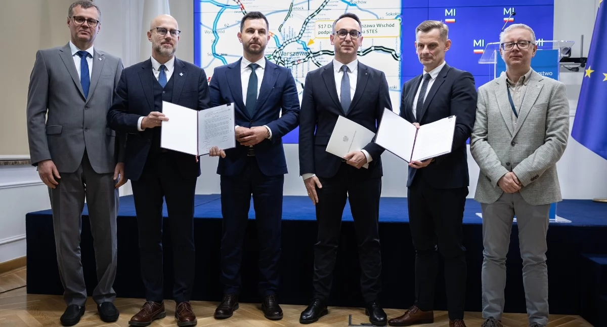 Podpisanie umowy na wykonanie Studium techniczno-ekonomiczno-środowiskowego WOW. Fot. Ministerstwo Infrastruktury/gov.pl