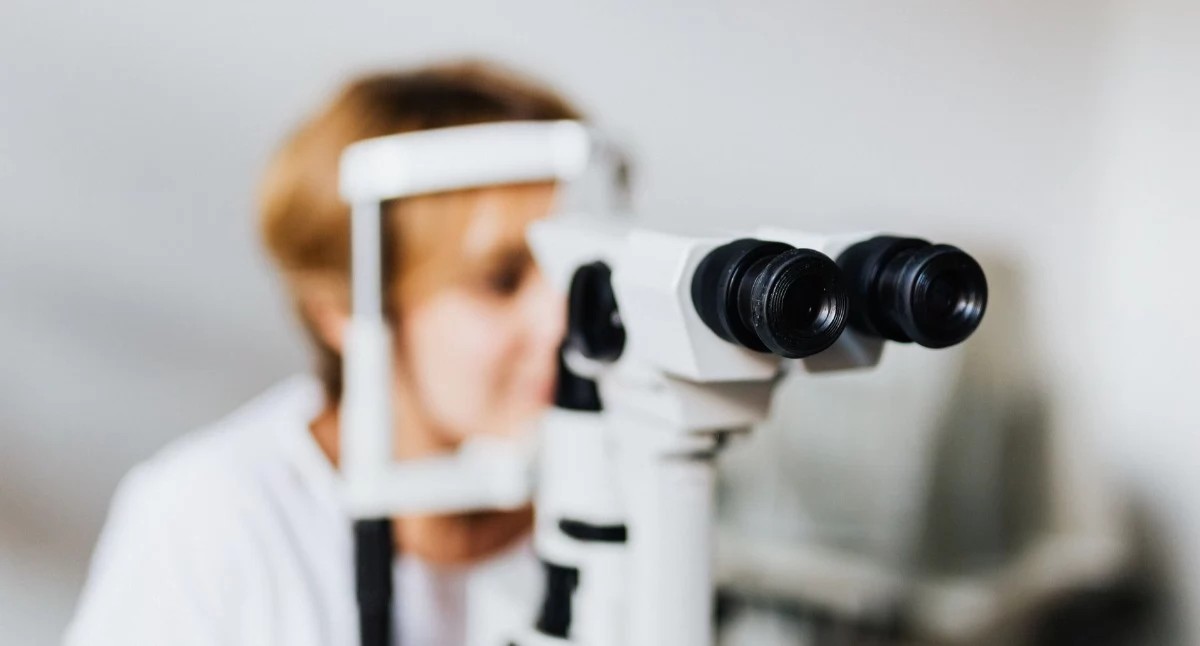 Tekst sponsorowany, polega laserowa korekcja wzroku Warszawie - zdjęcie, fotografia