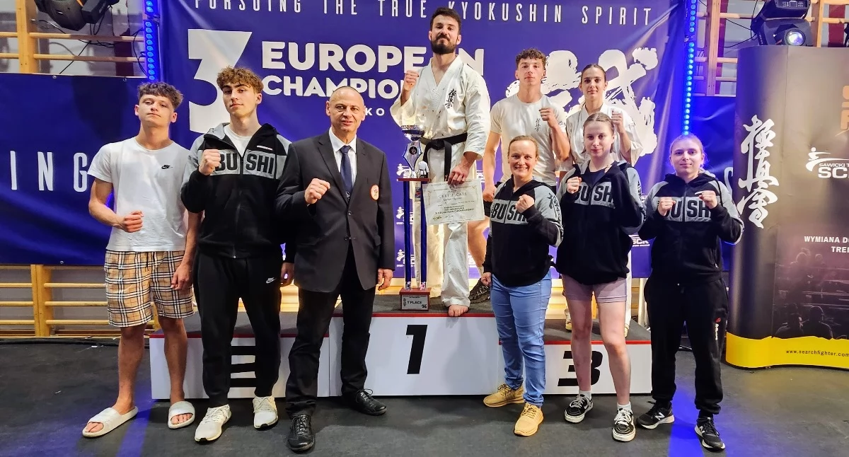 Karate, Karatecy Bushi Józefowa znakomici europejskim turnieju Sześć medali tytuł najlepszego zawodnika! - zdjęcie, fotografia