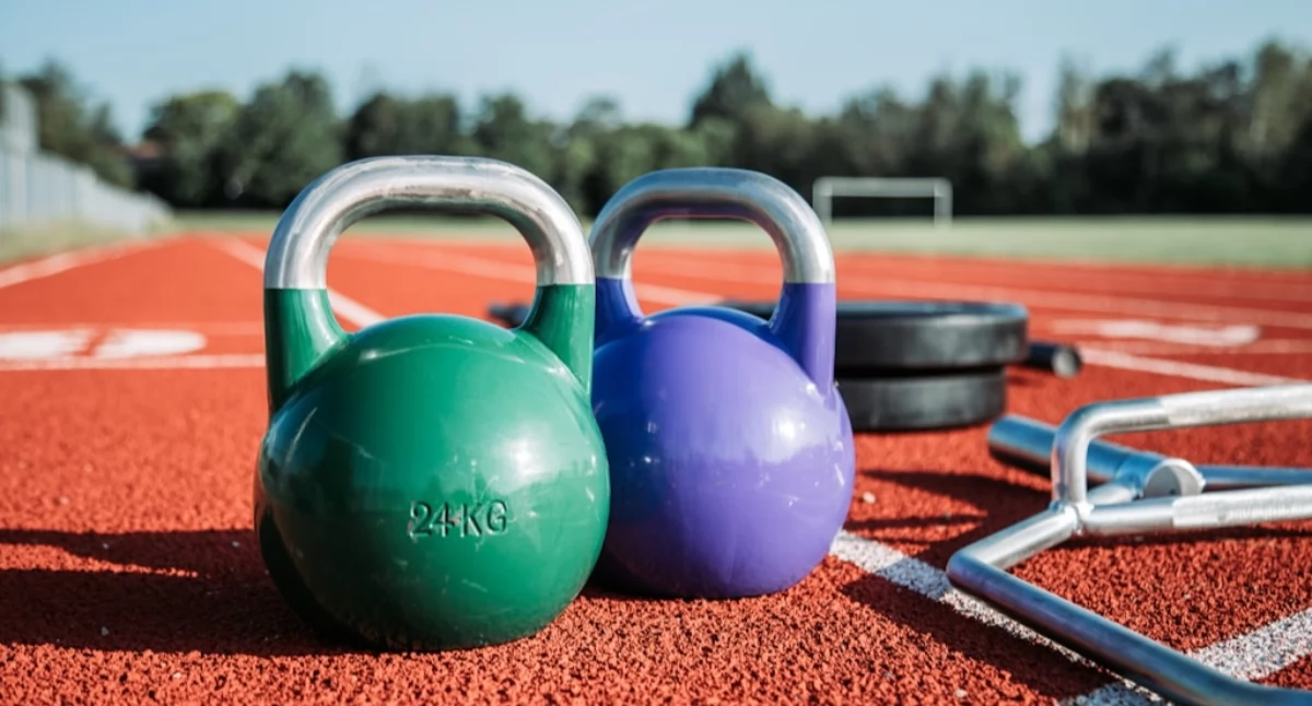 Tekst sponsorowany, Mocny chwyt stabilny kręgosłup efekt treningu kettlebell - zdjęcie, fotografia