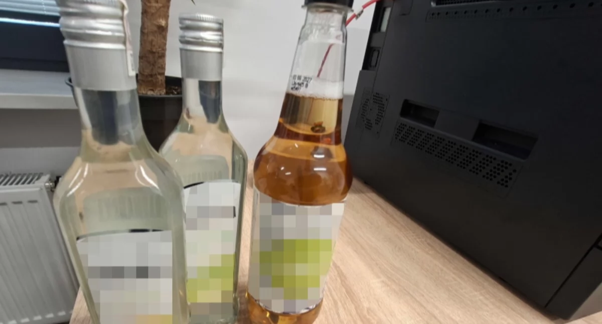 Dwójka nastolatków z powiatów rozpoczęła rok szkolny z alkoholem. Fot. KPP Otwock