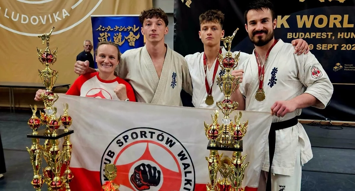 Od lewej: Agnieszka Winek, Oskar Gębala, Błażej Polak, Szymon Olpiński. Fot. KSW Bushi