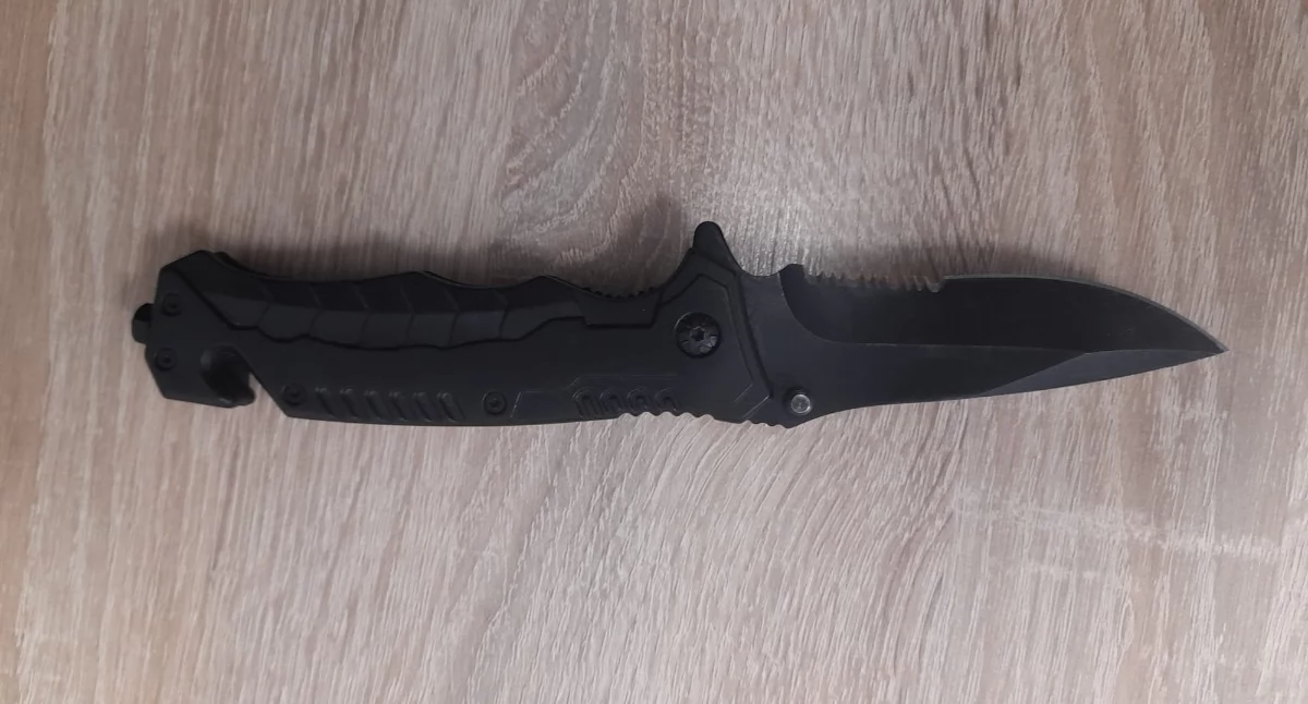 Nóż zabezpieczony przez policjantów z Józefowa. Fot. KPP Otwock