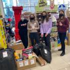 Podczas zbiórki w sklepie. Od lewej: Julka, Natalia, Wiktoria, Gabrysia