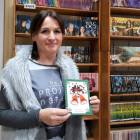 Aldona Piasecka z jedną ze swoich prac