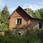 Gródek k. Wiązowny: zespół dworsko - parkowy Skibińskich - ruiny dworku_P.A. 2008 