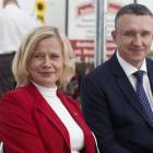 posłanka na Sejm Bożena Żelazowska i zastępca wójta gminy Sobienie-Jeziory, Marek...