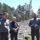 Od lewej: iceminister Edward Siarka, p.o. Dyrektora Generalnego Lasów Państwowych Józef...