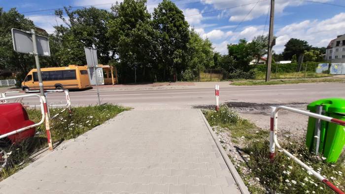 Otwock, ul. Warszawska - brak pasów dla pieszych