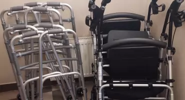 Bezpłatna wypożyczalnia sprzętu dla chorych i seniorów w gminie Kołbiel