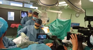 Pierwsza operacja biodra przy użyciu robota ROSA w Szpitalu Bródnowskim – innowacja w ortopedii na Mazowszu