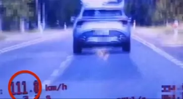Dwóch kierowców straciło prawo jazdy w Dziecinowie. 111 km/h w terenie zabudowanym!
