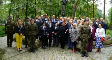 Obchody 86. rocznicy agresji sowieckiej w Otwocku – hołd ofiarom Katynia i pamięć dla przyszłych pokoleń