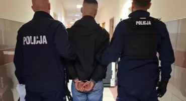 Policyjny pościg zakończony w Otwocku. 25-latek pod wpływem alkoholu z trzema zakazami prowadzenia auta trafił do aresztu