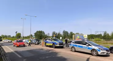 Zatrzymany kierowca z dożywotnim zakazem. Na pomoc przyjechał znajomy pod wpływem narkotyków