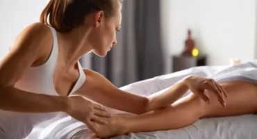 Droga do zawodu masażysty. Zobacz, jak zdobyć kwalifikacje i rozpocząć karierę w branży wellness
