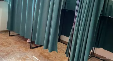 Prokuratura kontynuuje śledztwo wobec jednego członka komisji wyborczej w Otwocku. Wobec innych chce umorzenia